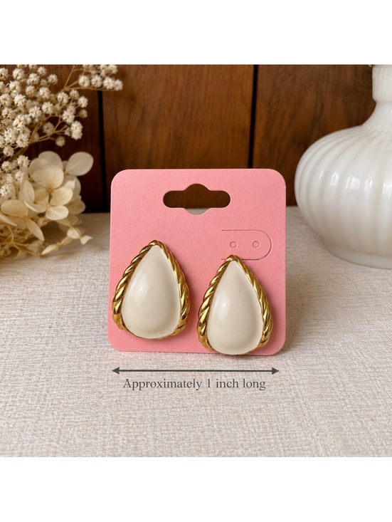 Jewelry - Vintage Cream Teardrop Gold Tone Pierced Earrings 1 Inch Retro Statement